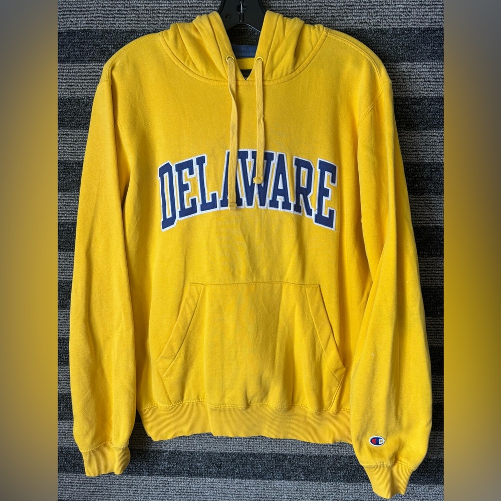 Champion Men’s Yellow University of Delaware Hens NCAA Hoodie Sweatshirt Small